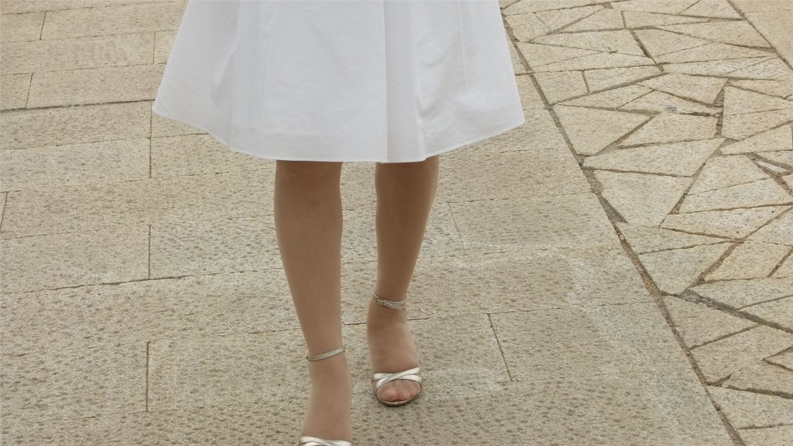 [户外街拍] 2013.08.21 旅游随拍超薄丝